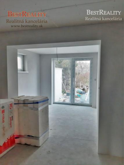 3 izbový byt zo záhradou na predaj Bernolákovo, Pivnica, balkón, Terasa, 2x parkovacie miesto www.bestreality.sk