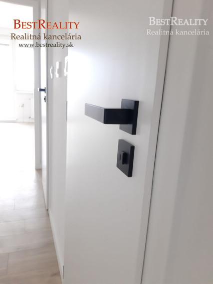 3 izbový byt na predaj, kompletná rekonštrukcia. nepriechodné izby, loggia, Klimatizácia, pekný výhľad Petržalka www.bestreality.sk