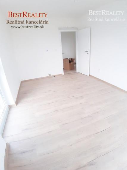 KOLAUDUJEME 3 izbový dom na predaj NOVOSTAVBA, 2x parkovacie miesto, Príprava na Klímu, Malinovo, Pôvodná časť obce, tichá lokalita, www.bestreality.sk