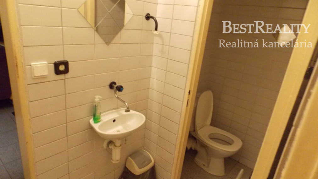 Obchodný priestor na Predaj, Dobrá investícia Petržalka, Nám. Hraničiarov www.bestreality.sk