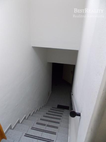 Obchodný priestor na Predaj, Dobrá investícia Petržalka, Nám. Hraničiarov www.bestreality.sk