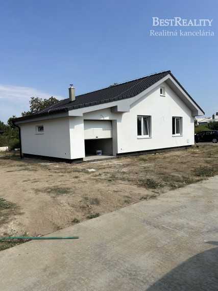 4 izbový Rodinný dom na predaj NOVOSTAVBA, Bungalov, príprava pre Krb, 2x parking, tepelné čerpadlo, Garáž, Bernolákovo www.bestreality.sk