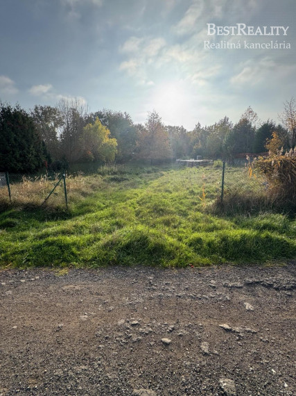 Predaj atraktívny stavebný pozemok v Borinke neďaleko Bratislavy o výmere 1340 m2