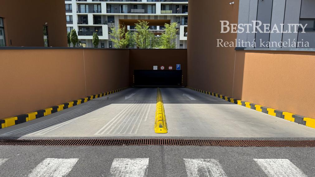3 izbový byt na prenájom s parkovaním, Novostavba Petržalka