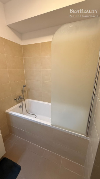 3 izbový byt na prenájom s parkovaním, Novostavba Petržalka