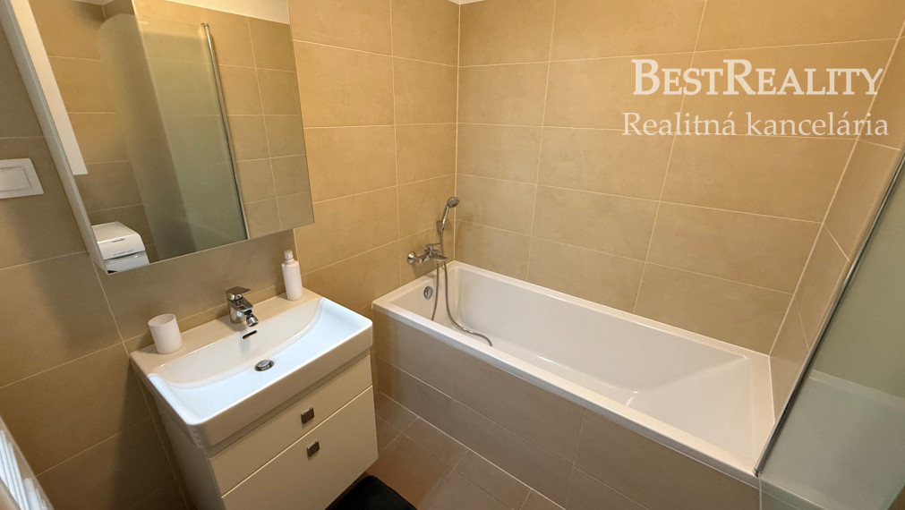 3 izbový byt na prenájom s parkovaním, Novostavba Petržalka