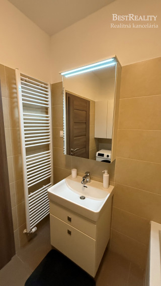 3 izbový byt na prenájom s parkovaním, Novostavba Petržalka