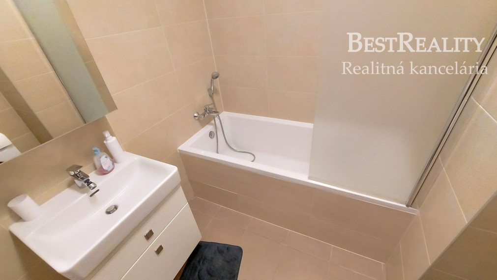 3 izbový byt na prenájom s parkovaním, Novostavba Petržalka