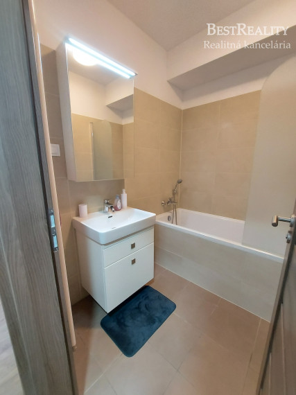 3 izbový byt na prenájom s parkovaním, Novostavba Petržalka