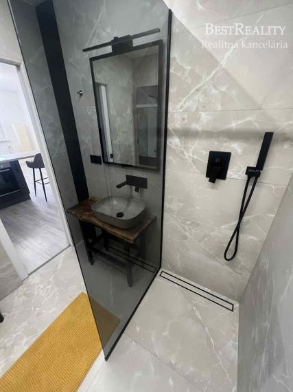 Útulný moderne prerobený 2-izbový byt v Lamači na predaj Bakošova ulica