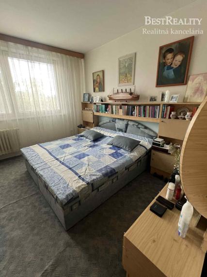 Na predaj 4-izbový byt v Dúbravke na Tranovského ulici v pôvodnom stave