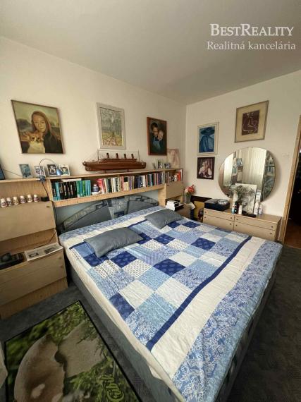 Na predaj 4-izbový byt v Dúbravke na Tranovského ulici v pôvodnom stave