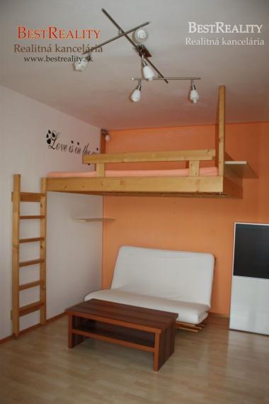 1 izbový byt na prenájom po rekonštrukcii Dúbravka Gallayova ul. www.bestreality.sk