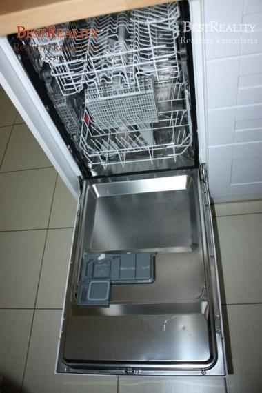 1 izbový byt na prenájom po rekonštrukcii Dúbravka Gallayova ul. www.bestreality.sk