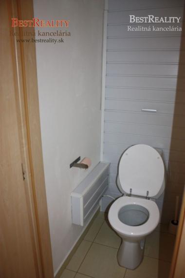 1 izbový byt na prenájom po rekonštrukcii Dúbravka Gallayova ul. www.bestreality.sk