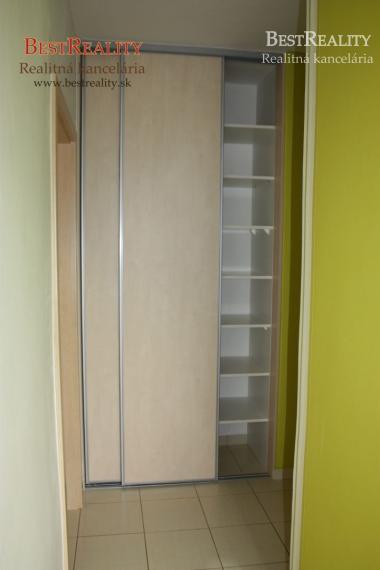 1 izbový byt na prenájom po rekonštrukcii Dúbravka Gallayova ul. www.bestreality.sk