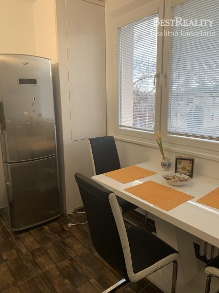 Predaj 4-izbový byt v Dúbravke na Tranovského ulici v pôvodnom stave