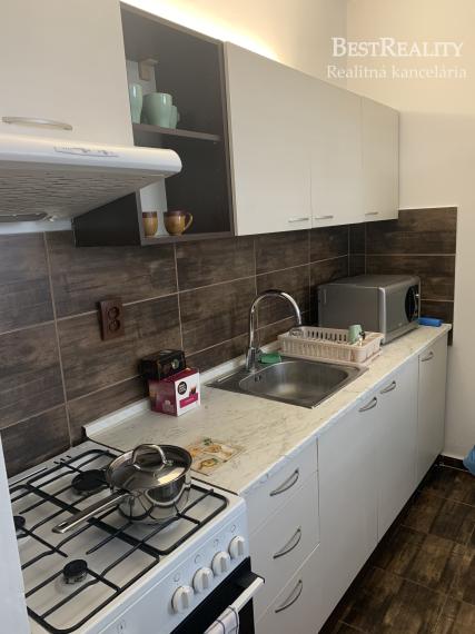 Predaj 4-izbový byt v Dúbravke na Tranovského ulici v pôvodnom stave