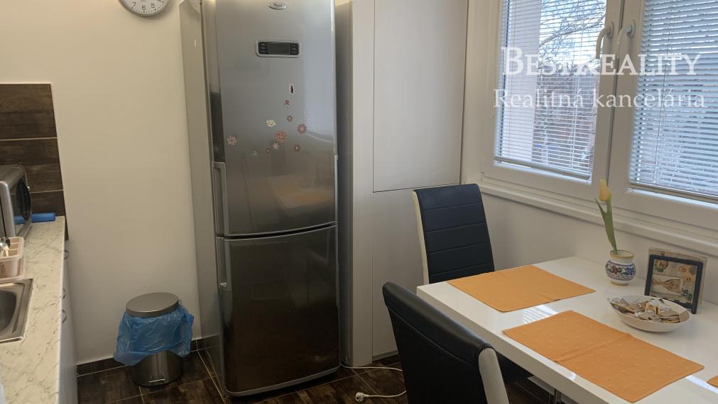 Predaj 4-izbový byt v Dúbravke na Tranovského ulici v pôvodnom stave