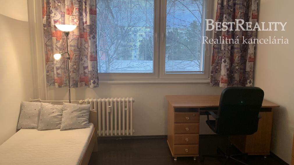 Predaj 4-izbový byt v Dúbravke na Tranovského ulici v pôvodnom stave