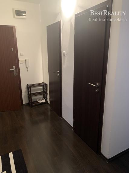 Predaj 4-izbový byt v Dúbravke na Tranovského ulici v pôvodnom stave