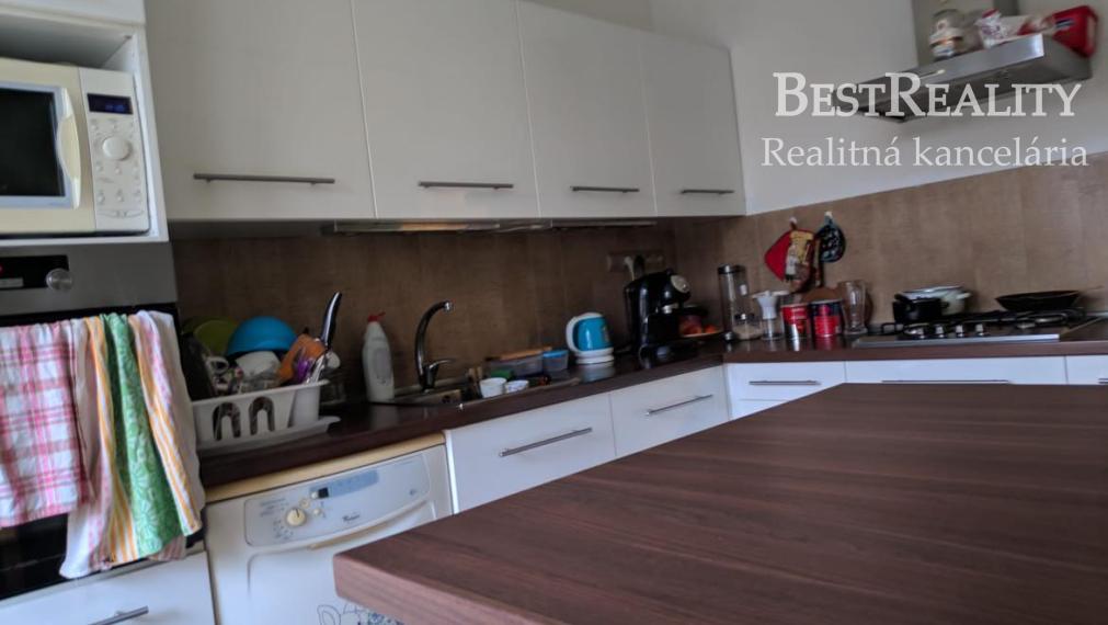 Prenájom samostatnej nepriechodnej izby v Petržalke na Znievskej ulici