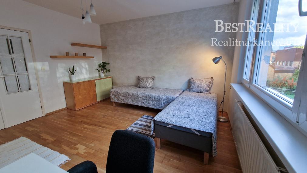 Prenájom samostatnej nepriechodnej izby v Petržalke na Znievskej ulici