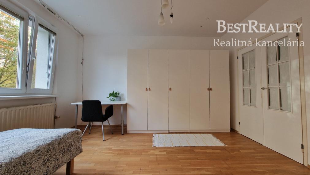 Prenájom samostatnej nepriechodnej izby v Petržalke na Znievskej ulici