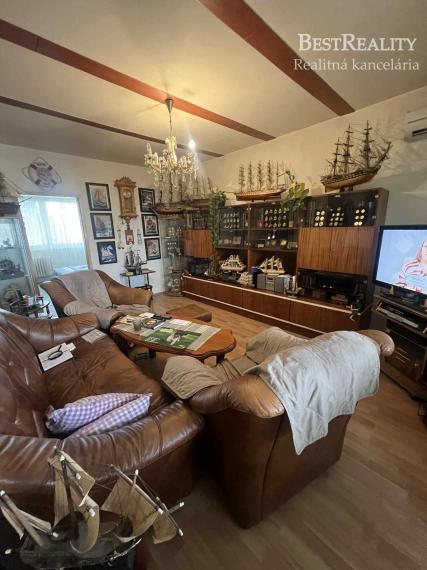 Predaj 4-izbový byt v Dúbravke na Tranovského ulici v pôvodnom stave