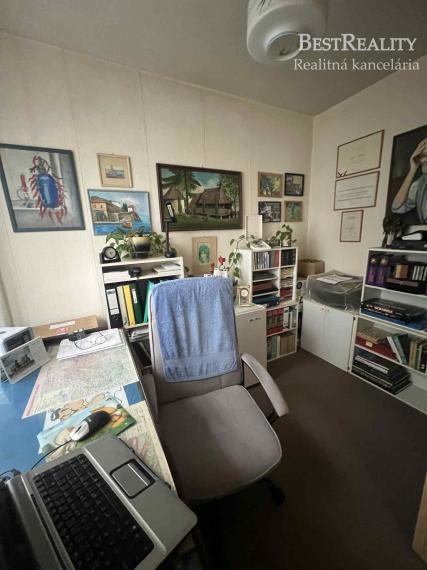 Predaj 4-izbový byt v Dúbravke na Tranovského ulici v pôvodnom stave