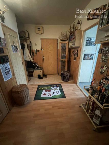 Predaj 4-izbový byt v Dúbravke na Tranovského ulici v pôvodnom stave