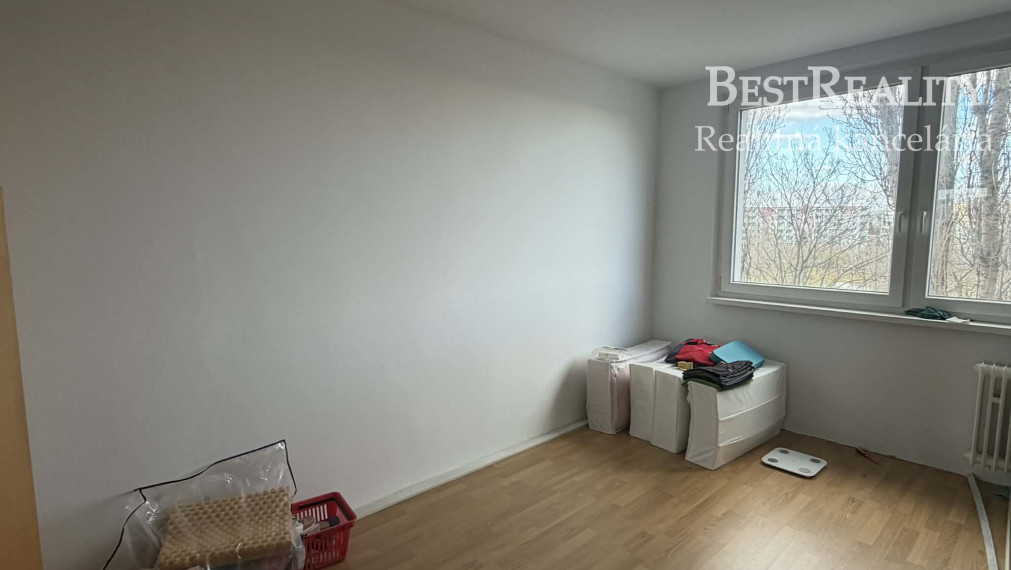 Útulný 4-izbový byt v povodnom stave v Podunajskýcn Biskupiciach na predaj Bieloruska ulica