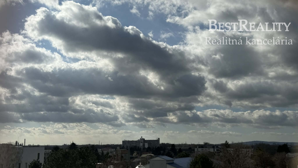 Útulný 4-izbový byt v povodnom stave v Podunajskýcn Biskupiciach na predaj Bieloruska ulica