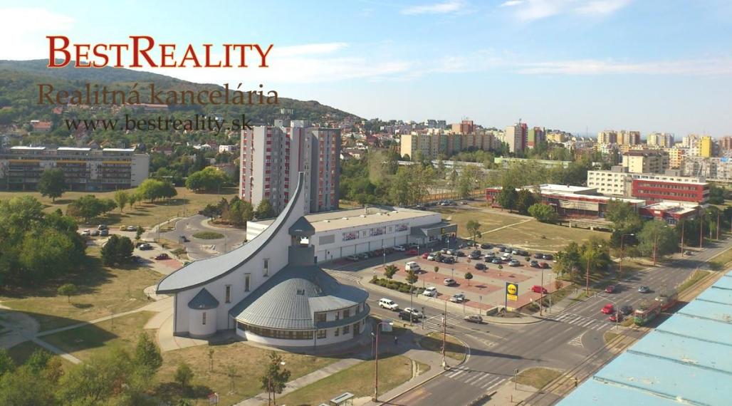 Hľadáme na kúpu dvojizbový prípadne jednoizbový byt v Dúbravke www.bestreality.sk