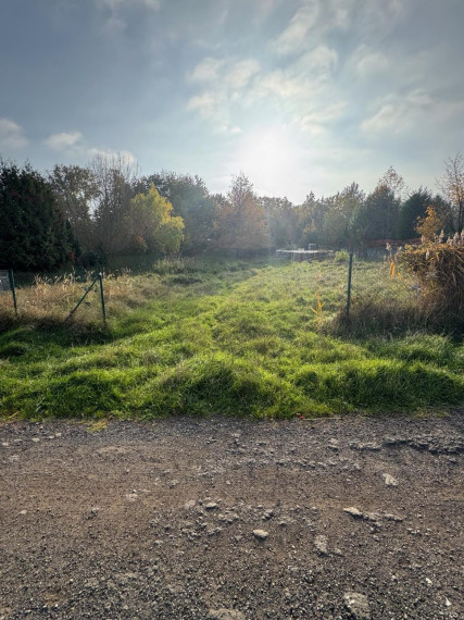 Raj na zemi! Predaj atraktívneho stavebného pozemku v Borinke neďaleko Bratislavy o výmere 1340 m2