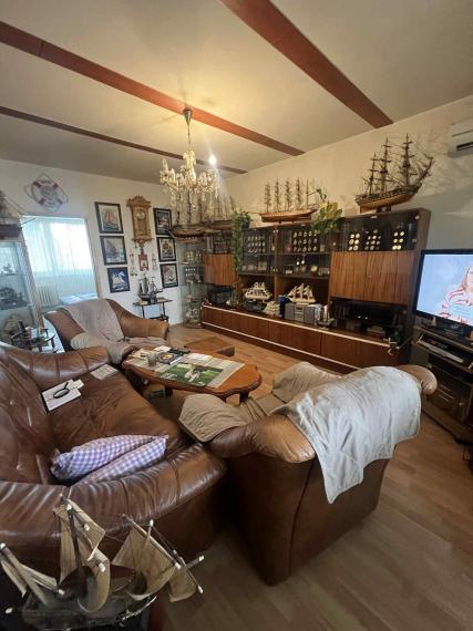 Na predaj 4-izbový byt v Dúbravke na Tranovského ulici v pôvodnom stave