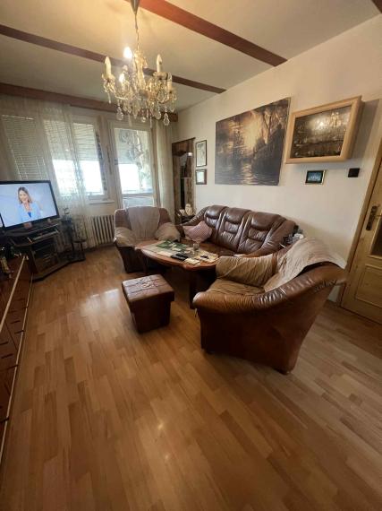 Predaj 4-izbový byt v Dúbravke na Tranovského ulici v pôvodnom stave