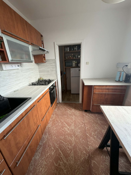 Útulný 4-izbový byt v povodnom stave v Podunajskýcn Biskupiciach na predaj Bieloruska ulica