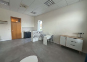 PODNIKAJTE V CENTRE STUPAVY NA HLAVNEJ ULICi! NA PREDAJ ATRAKTÍVNY NEBYTOVÝ PRIESTOR (3 miestnosti) – 120 m² - fotografia 4