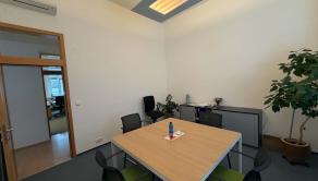 PODNIKAJTE V CENTRE STUPAVY NA HLAVNEJ ULICi! NA PREDAJ ATRAKTÍVNY NEBYTOVÝ PRIESTOR (3 miestnosti) – 120 m² - fotografia 2
