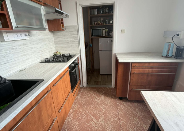 Útulný 4-izbový byt v povodnom stave v Podunajskýcn Biskupiciach na predaj Bieloruska ulica