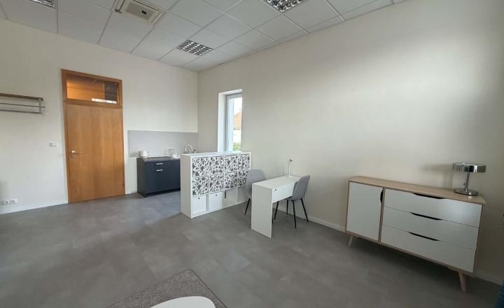 PODNIKAJTE V CENTRE STUPAVY NA HLAVNEJ ULICi! NA PREDAJ ATRAKTÍVNY NEBYTOVÝ PRIESTOR (3 miestnosti) – 120 m² - fotografia 3